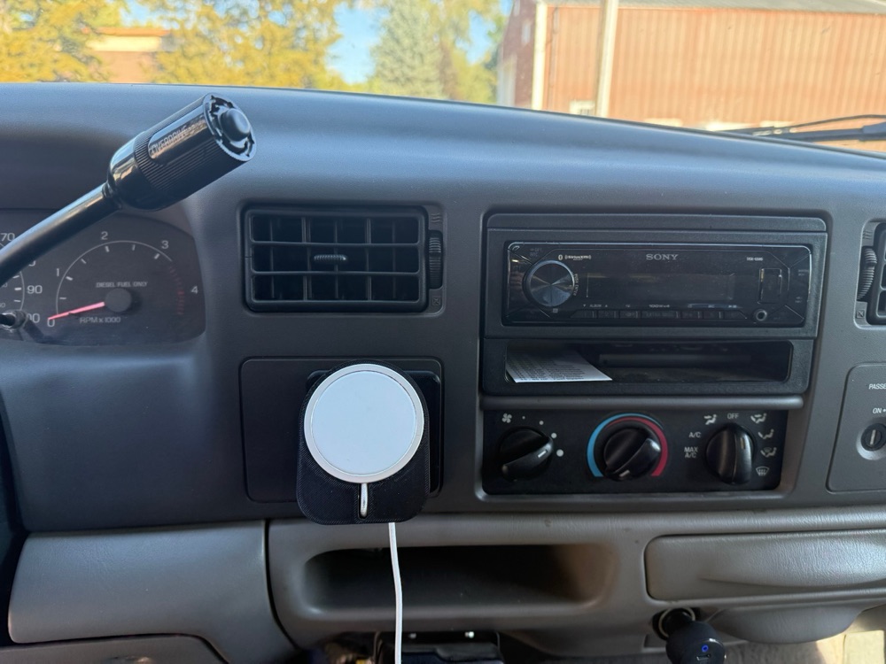Ford F-250/F-350 Magsafe Kablo Tutucu