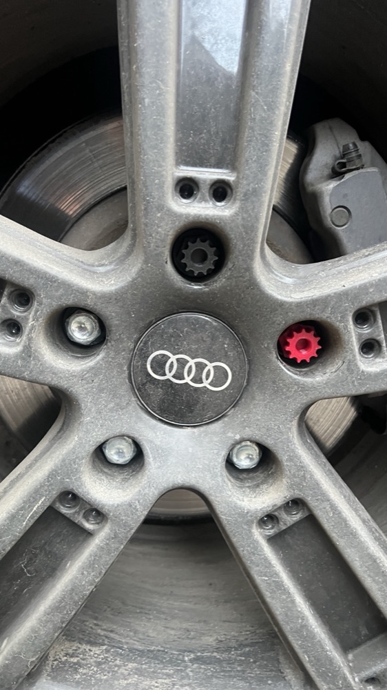 Audi Q7 Jant Cıvatası Kapağı görsel 3