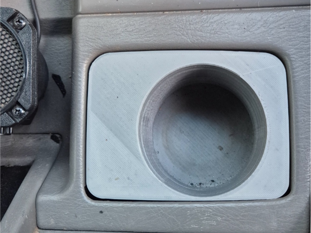 Nissan Patrol Y61 Kül Tablası Yerine Bardaklık