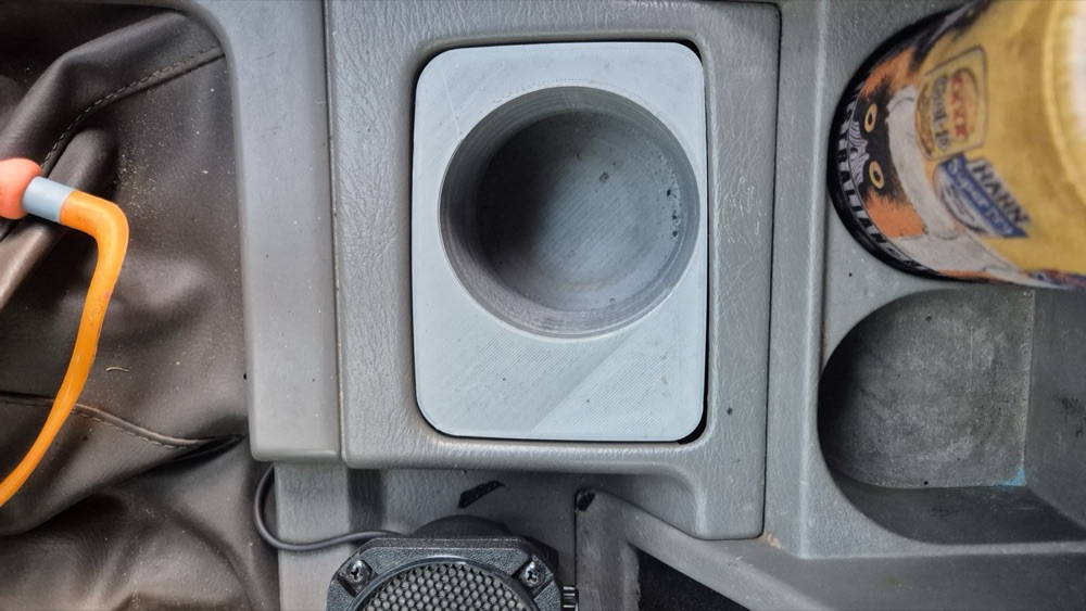 Nissan Patrol Y61 Kül Tablası Yerine Bardaklık görsel 2