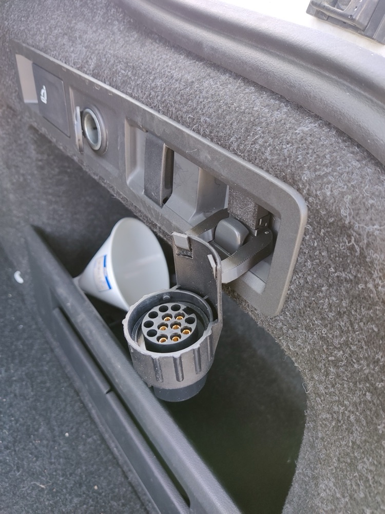 Škoda Superb Trunk Hooks for Trailer Adapter
