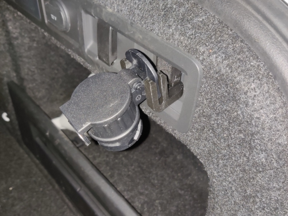 Škoda Superb Trunk Hooks for Trailer Adapter görsel 2