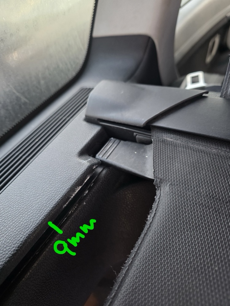 Škoda Fabia Mk2 sliding trunk cover Lock görsel 3