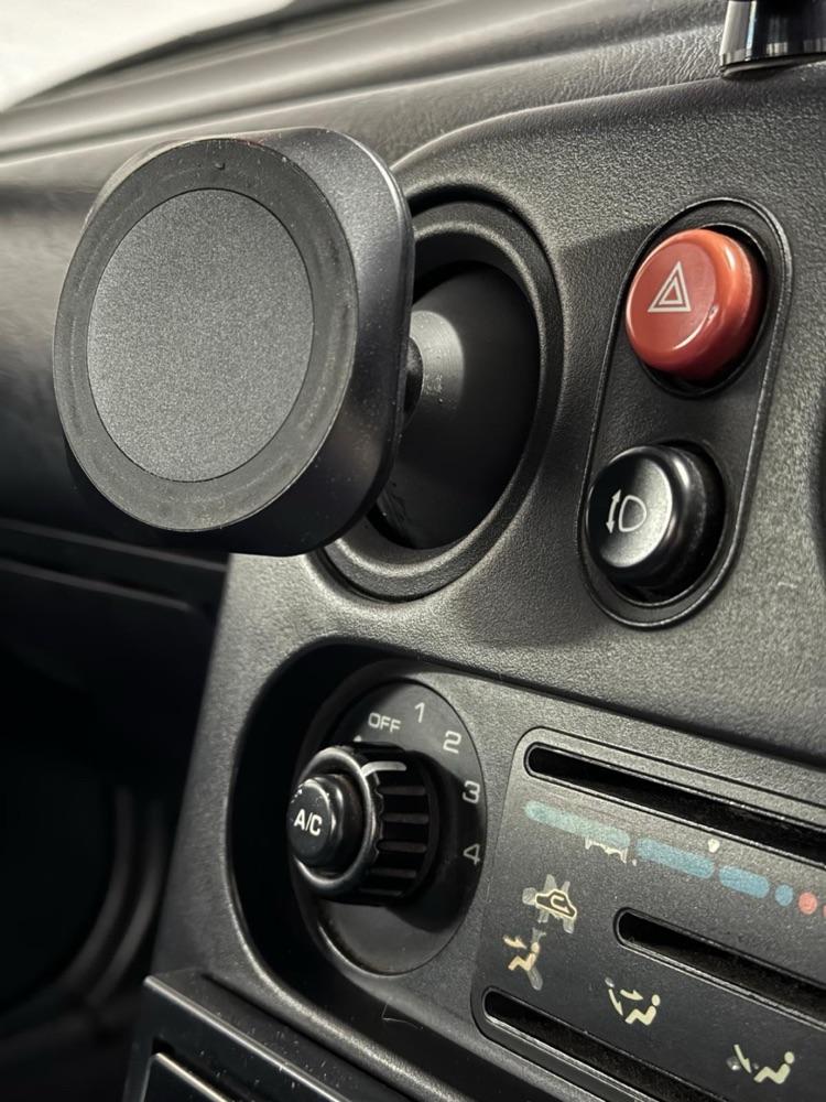 Mazda MX-5 Mk1/Mk2 Menfez Manyetik Şarj Tutucusu