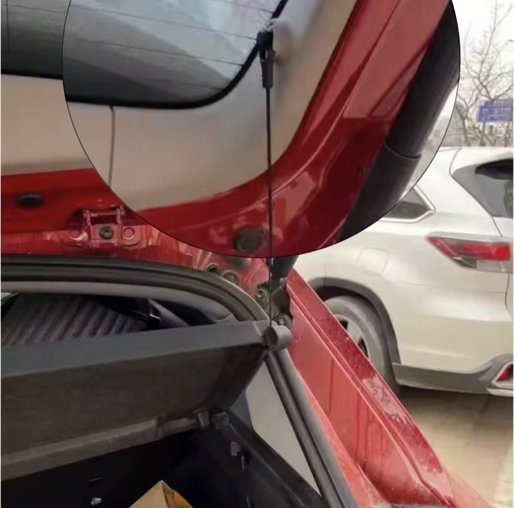 Bagaj Askı İpi Tutucusu (BMW E87 Uyumlu) görsel 3