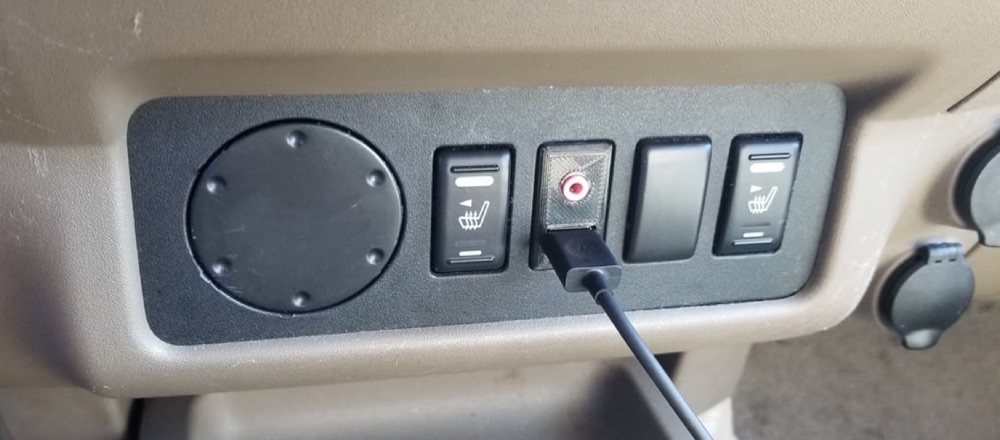 Nissan Frontier / Xterra USB-AUX Switch Montaj Plakası