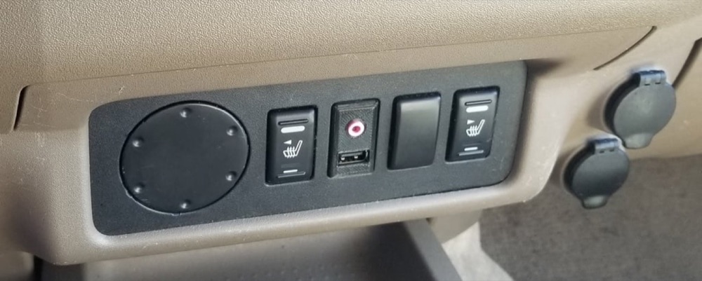 Nissan Frontier / Xterra USB-AUX Switch Montaj Plakası görsel 2