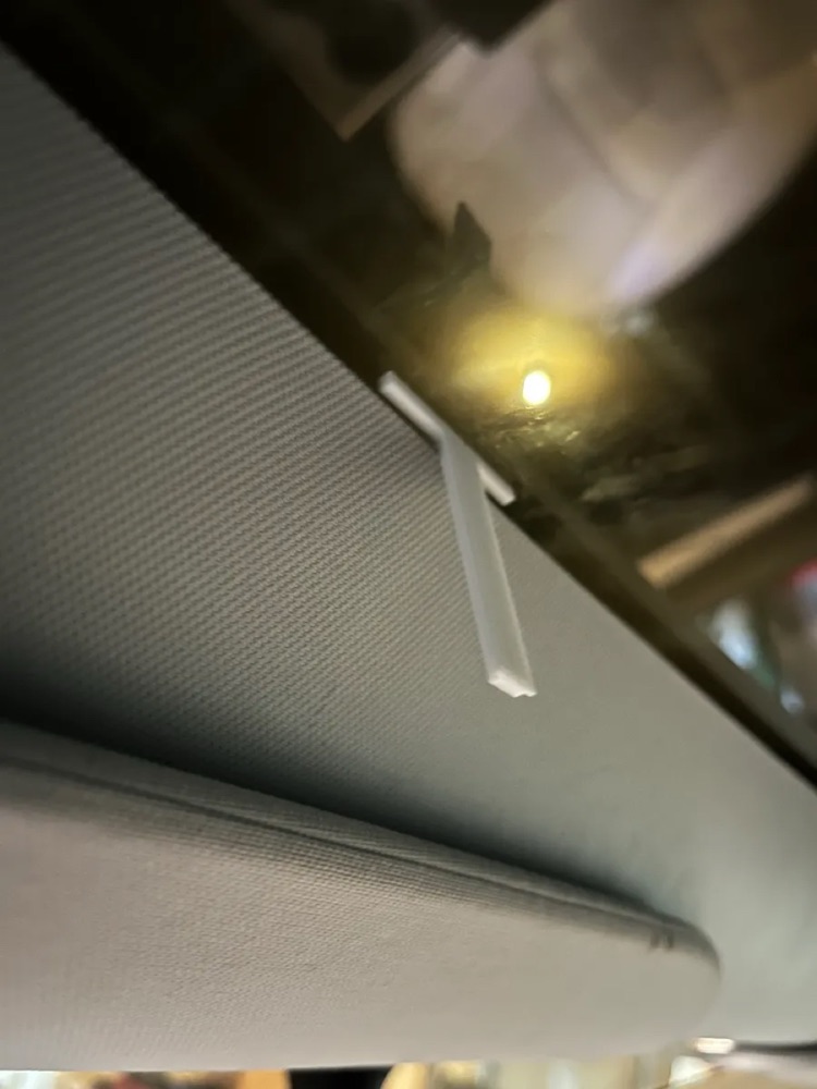 Tesla Model Y/3 garaj kumandası güneşlik tutucusu görsel 2