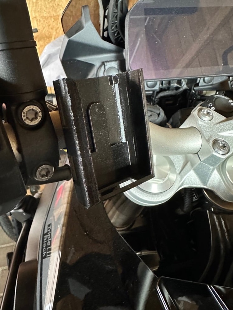 Insta360 GPS Kumanda Gidon Tutucusu (BMW F850GS Uyumlu) görsel 3