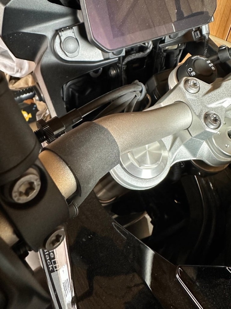 Insta360 GPS Kumanda Gidon Tutucusu (BMW F850GS Uyumlu) görsel 4