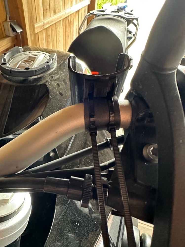 Insta360 GPS Kumanda Gidon Tutucusu (BMW F850GS Uyumlu) görsel 5