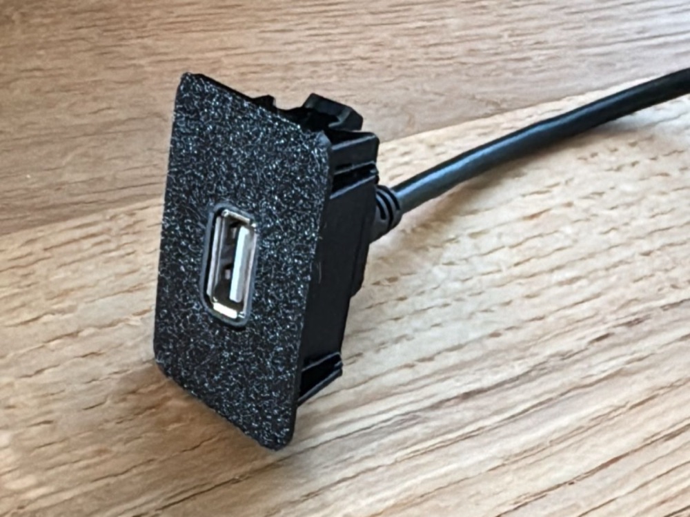 Volkswagen Golf 4 USB Dashboard Jakı