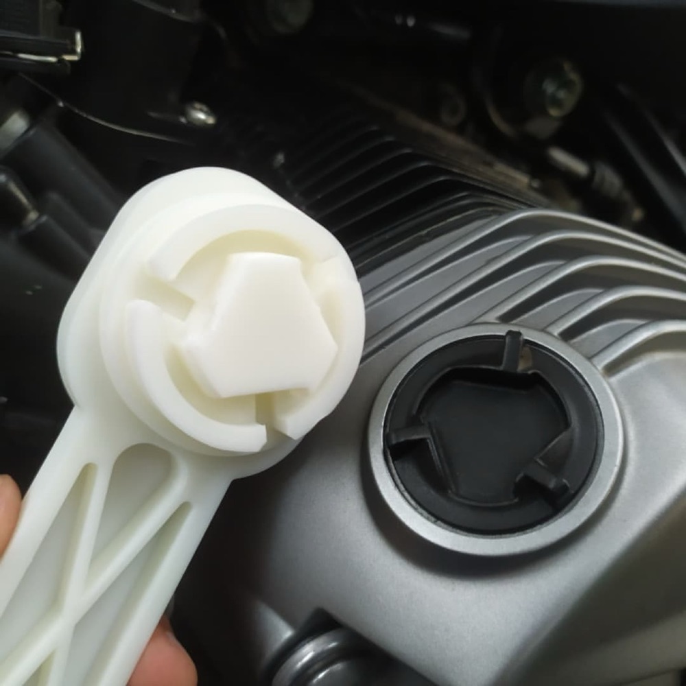 Yağ Dolum Kapağı Anahtarı (BMW R nineT Uyumlu)