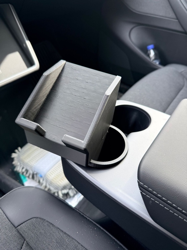 Tesla Model Y Juniper bardaklık telefon tutucusu görsel 2