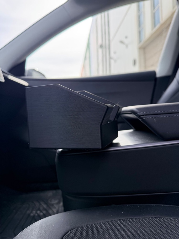 Tesla Model Y Juniper bardaklık telefon tutucusu görsel 4