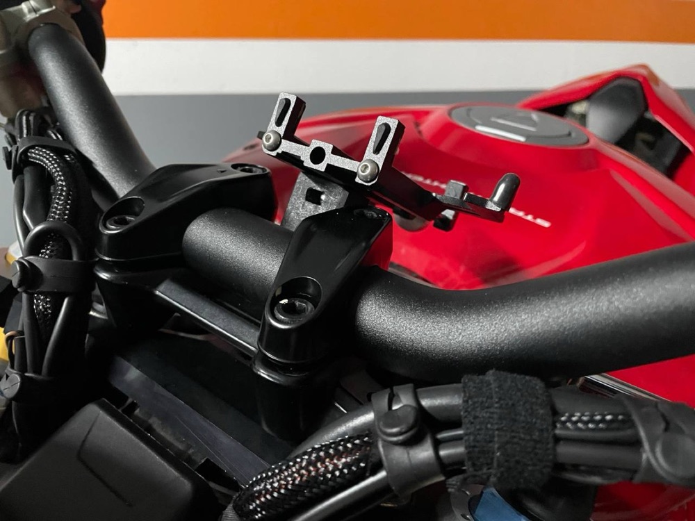 Ducati Streetfighter V4(S) İnce Profil Telefon Montajı
