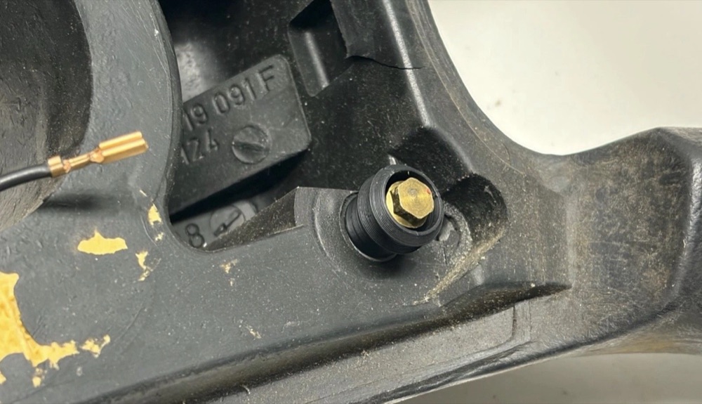 Audi 80 B3/B4 Korna Braketi görsel 2