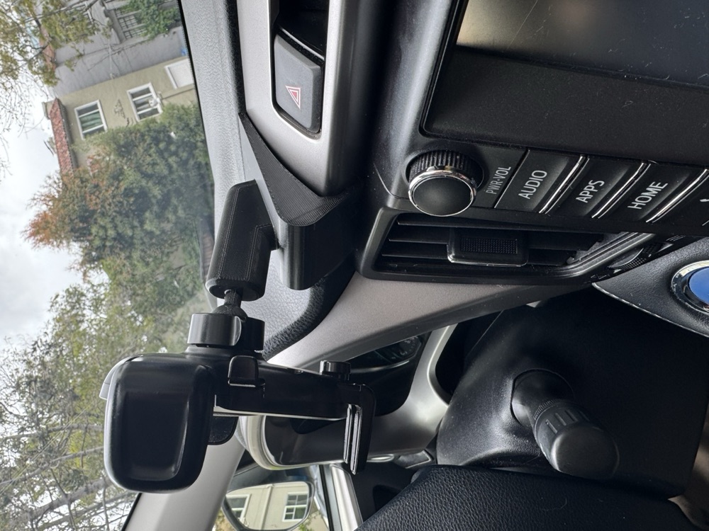 Toyota RAV4 2018 telefon tutucu yuvası