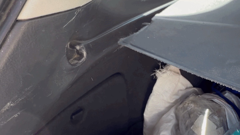 Toyota Avensis bagaj rafı sabitleme aparatı