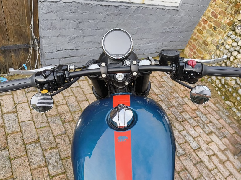 Royal Enfield Bear 650 Merkezi Hız Göstergesi Montaj Parçası