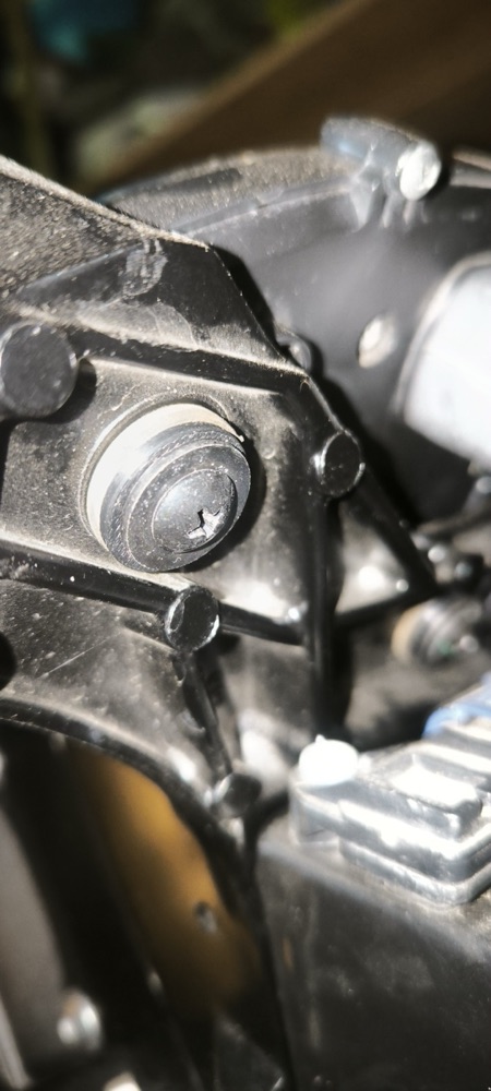 Yamaha R6 / R1 Gösterge Tutma Rondelası (Takım)