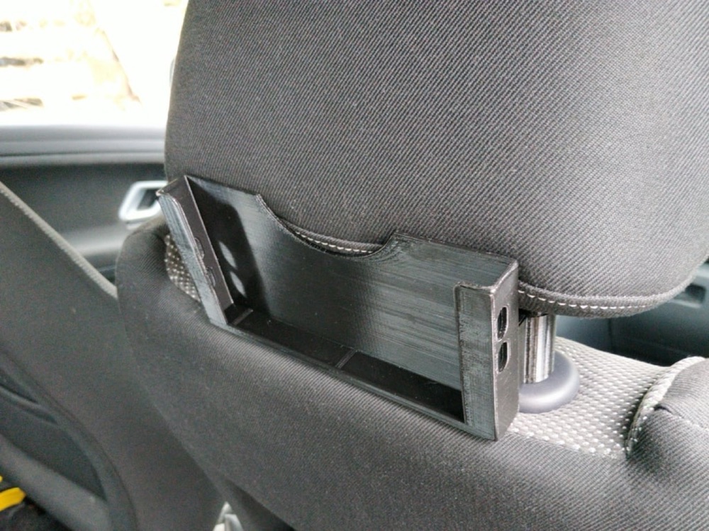 Headrest phone holder for Škoda Fabia 2
