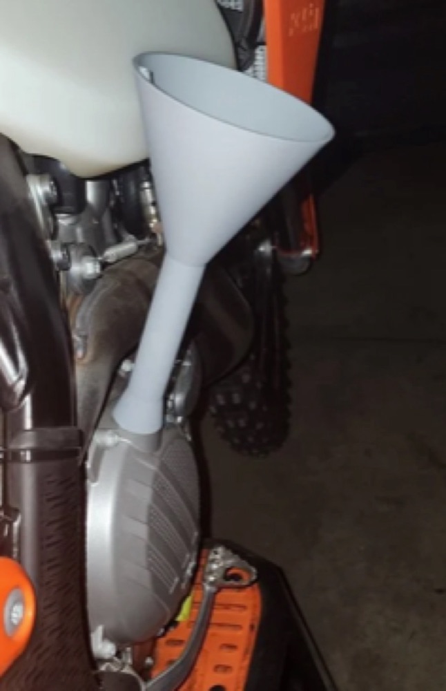 KTM EXC Yağ Doldurma Hunisi görsel 3
