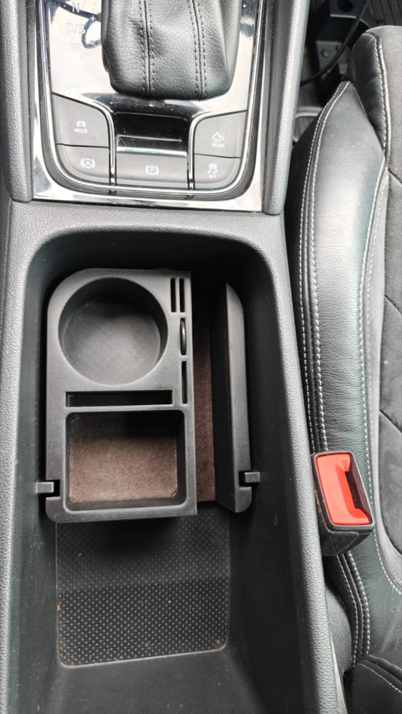 Škoda Kodiaq Center Console cup holder