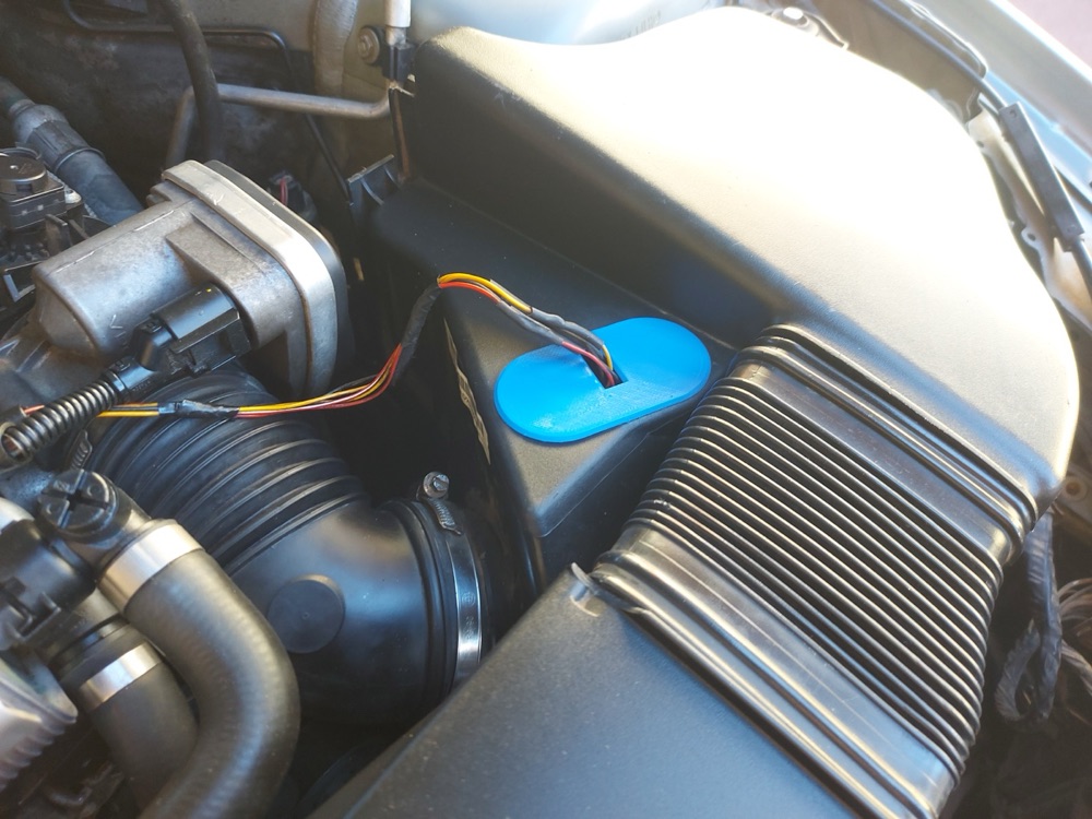 Hava Filtresi Kablo Geçiş Kapağı (BMW E90 Uyumlu)