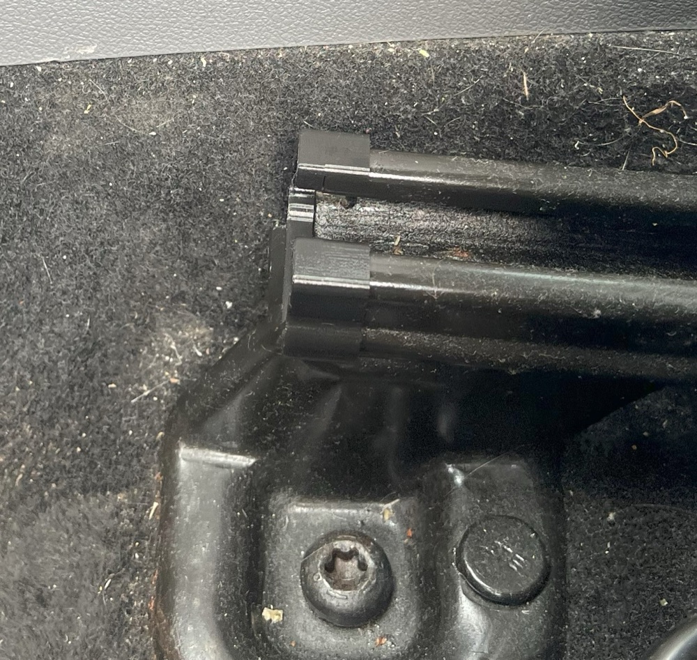 Ford Focus Koltuk Rayı Kapağı görsel 3