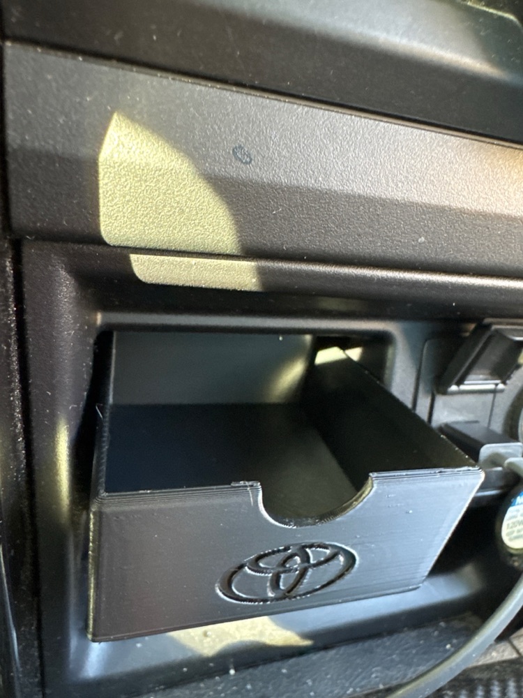 Toyota 4Runner torpido göz çekmecesi görsel 3