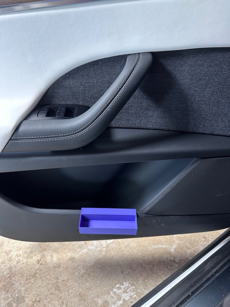 Tesla Model X 2023 kapı içi saklama cebi görsel 3