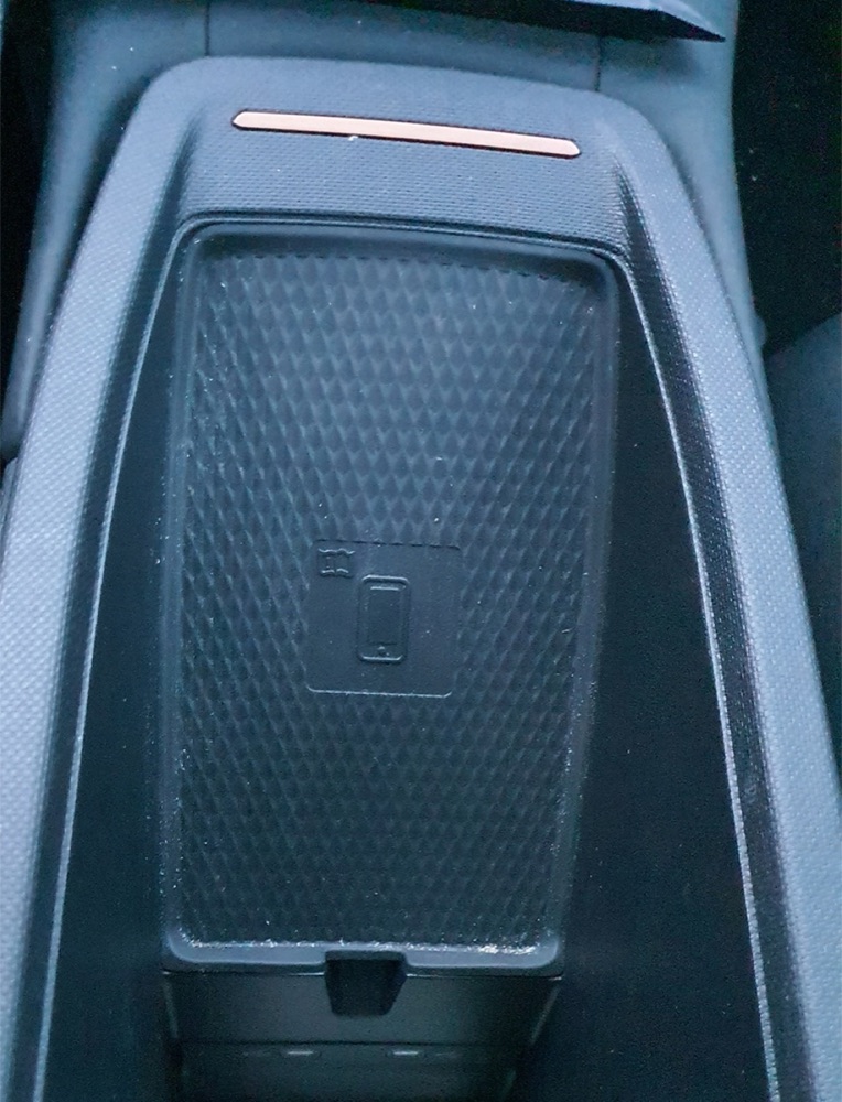 Cupra Born Samsung Galaxy Z Flip 5 Kablosuz Şarj Adaptörü görsel 4