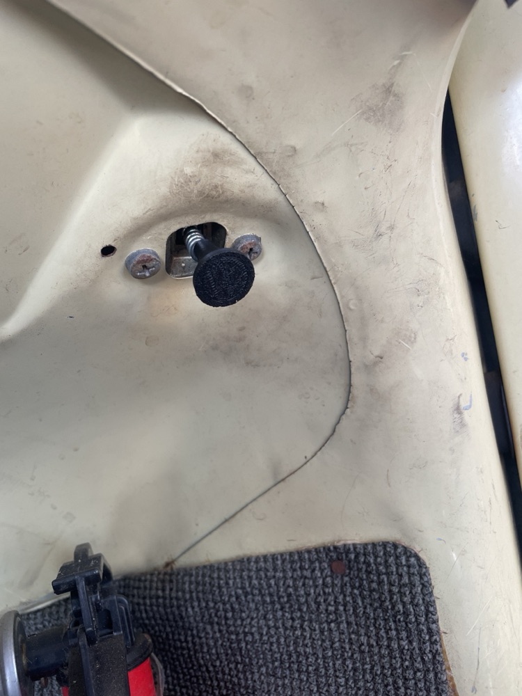 Volkswagen Yakıt Kapağı Kolu görsel 2