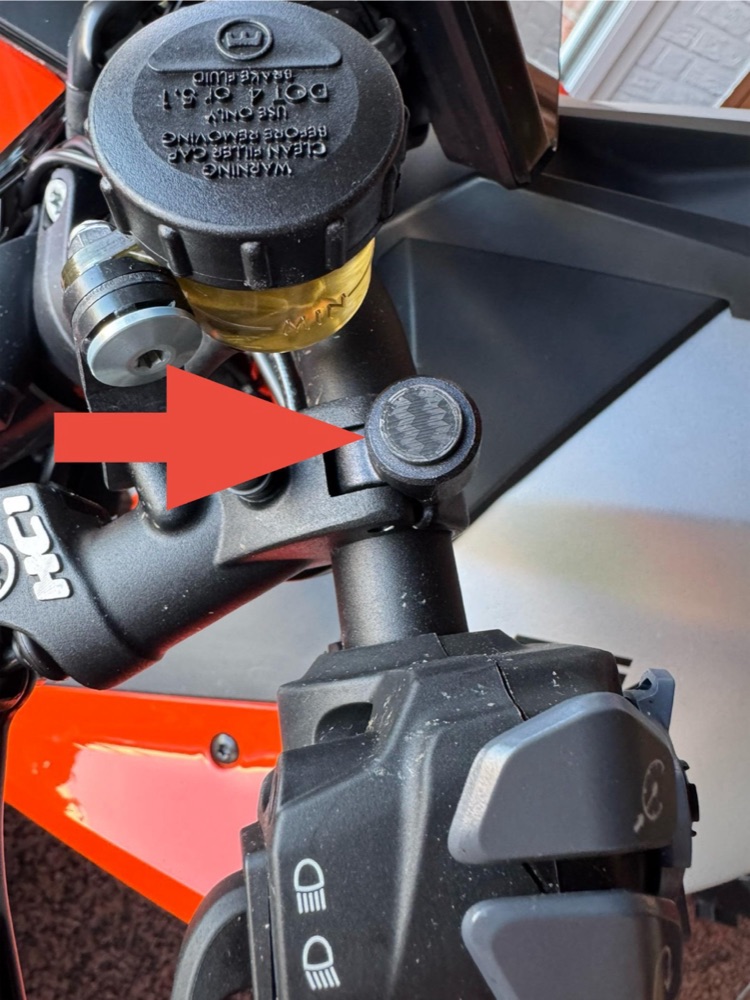 KTM 1290 Super Duke Yağ Doldurma Kapağı görsel 2