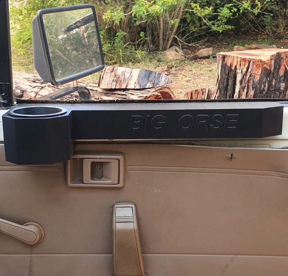 Toyota Land Cruiser 70 Serisi bardaklıklı kol dayama