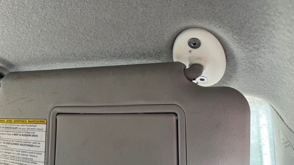 Toyota Yaris Guneslik Sabitleme Aparati
