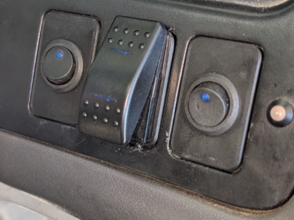 Mitsubishi Delica L400 Şalter Plakası ve Kör Kapak Takımı