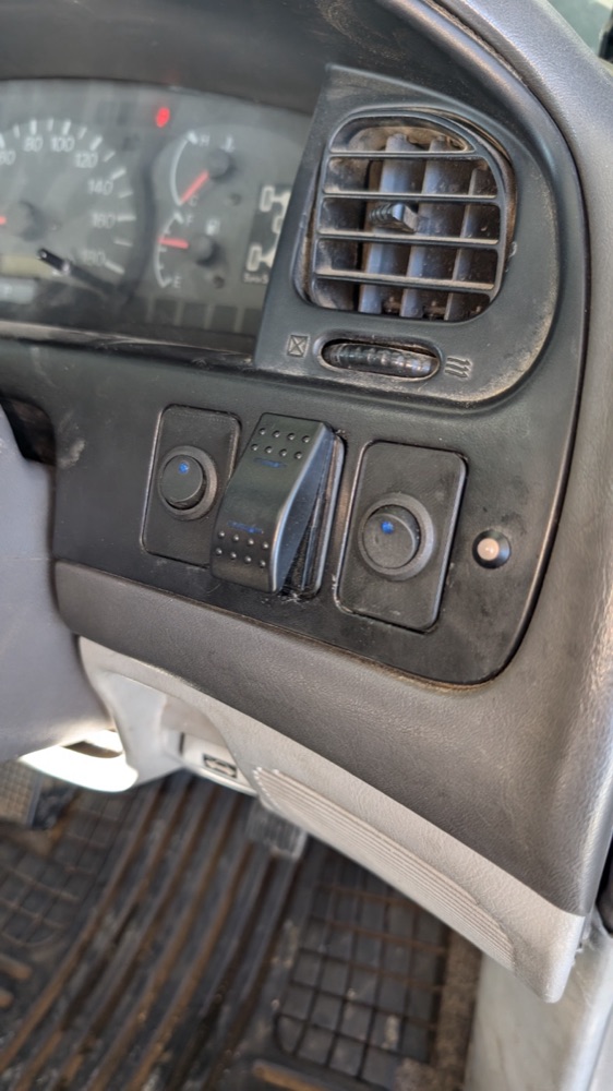 Mitsubishi Delica L400 Şalter Plakası ve Kör Kapak Takımı görsel 4