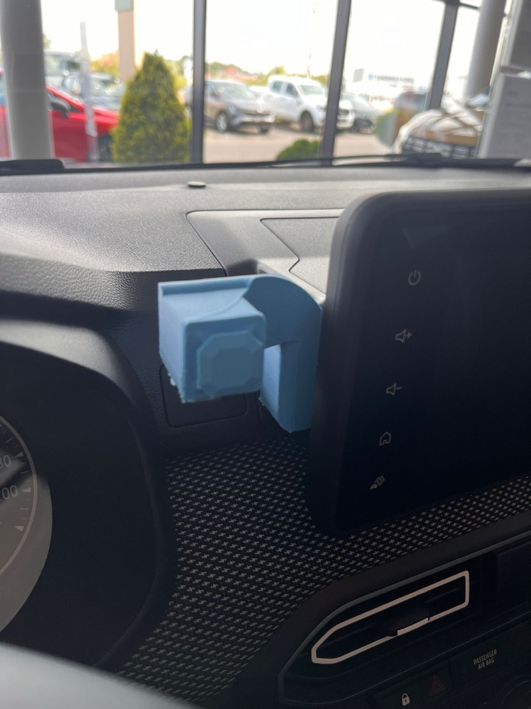 Dacia Sandero MediaDisplay için YouClip tutucu