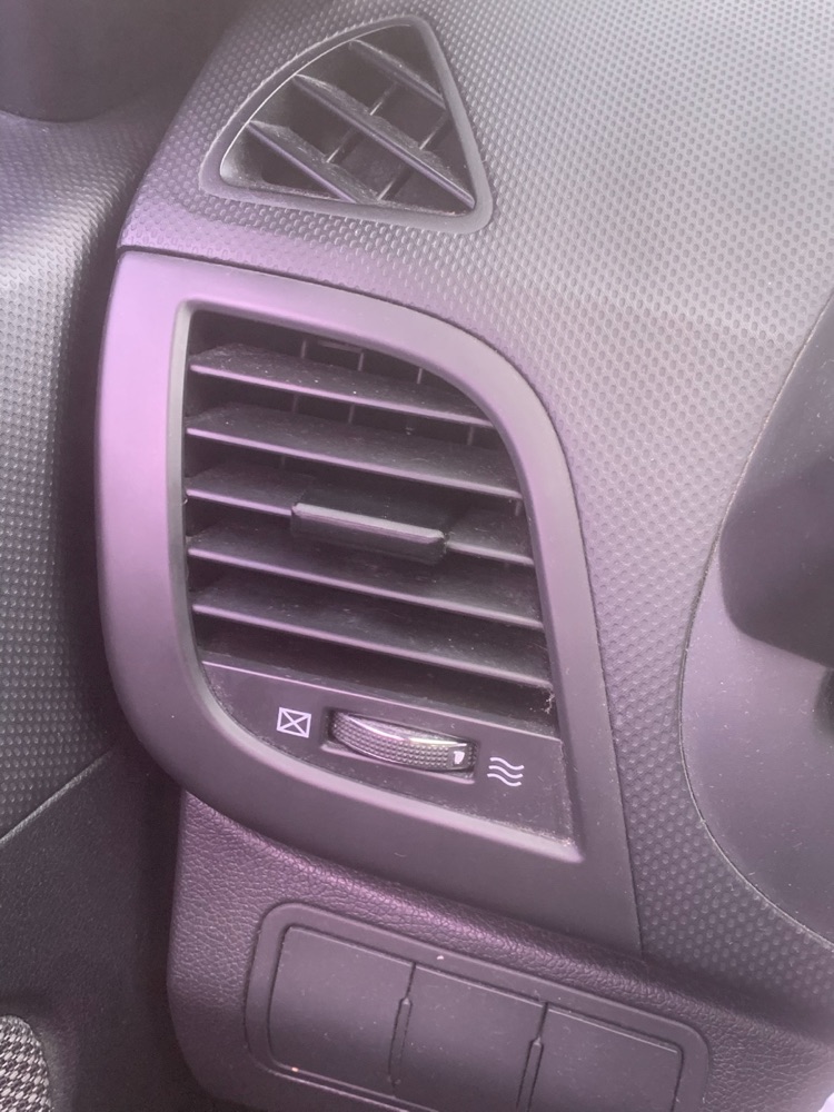Hyundai Accent (2013) Havalandırma Yön Sürgüsü görsel 2