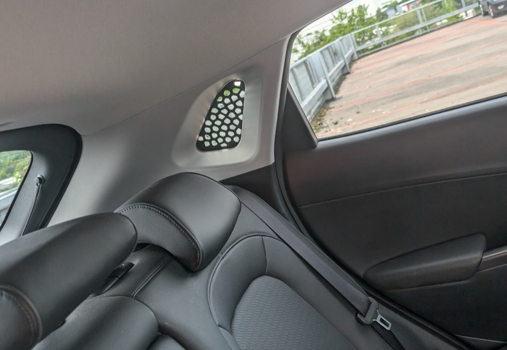 Hyundai Kona Yan Köşe Cam Izgarası görsel 3