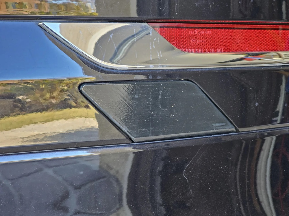 Volvo XC60 Recharge Arka Çeki Demiri Kapağı