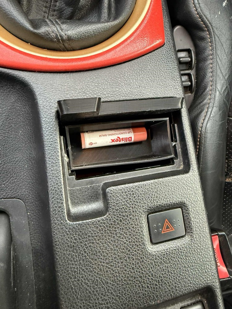Nissan 350Z küllük kapağı ve kutusu
