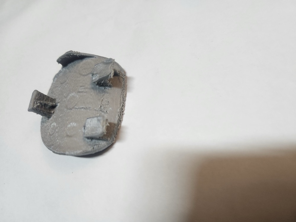 Nissan Almera 2002 Ön Tampon Çeki Demiri Kapağı görsel 2