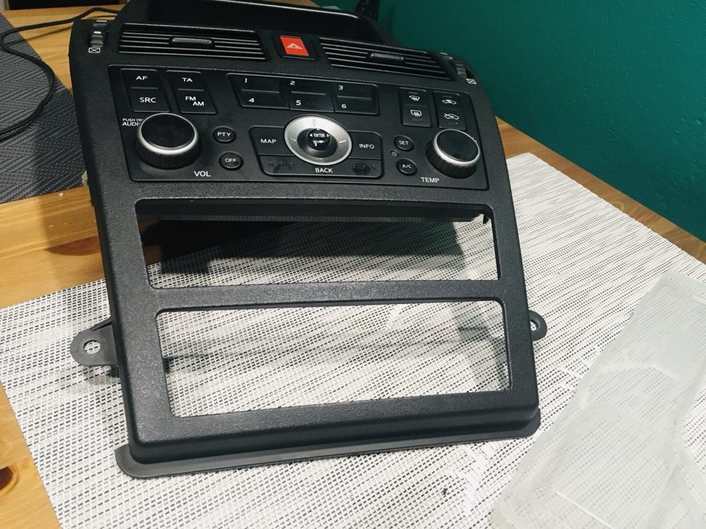 Nissan Almera LCD konsol çerçevesi
