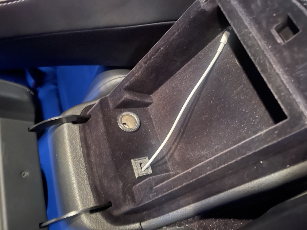 Nissan GT-R R35 Apple Lighting USB merkez konsol geçiş aparatı
