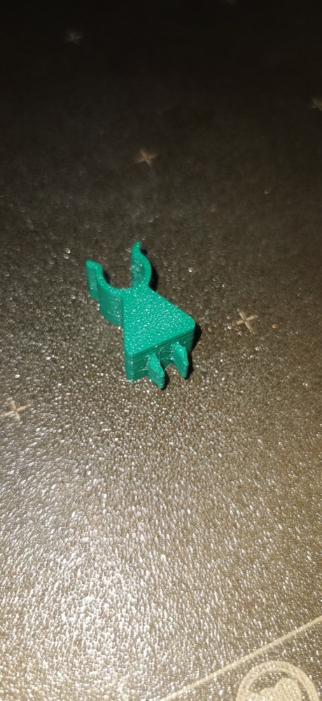 Nissan kaput klipsi