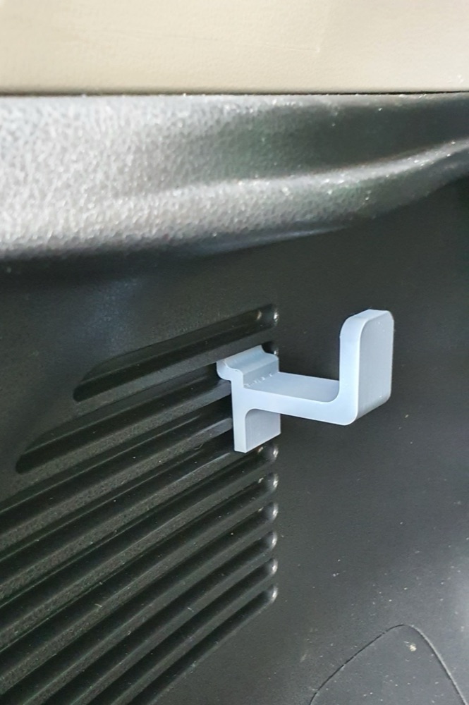 Nissan Leaf çanta askısı