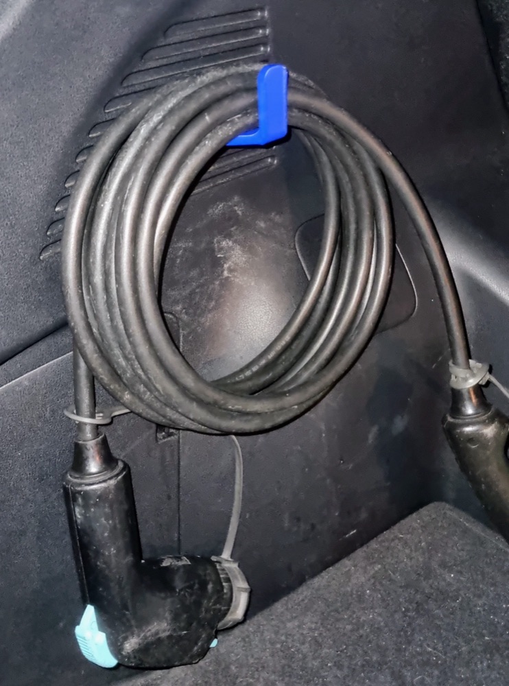 Nissan Leaf şarj kablosu askısı